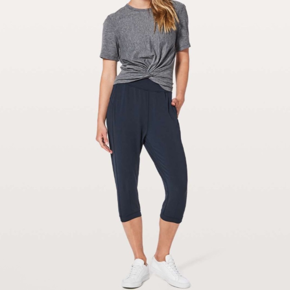 lululemon Joggers Buttery Soft Nulu Rejuvenate Size 10 Cropped 18” True Navy GUC